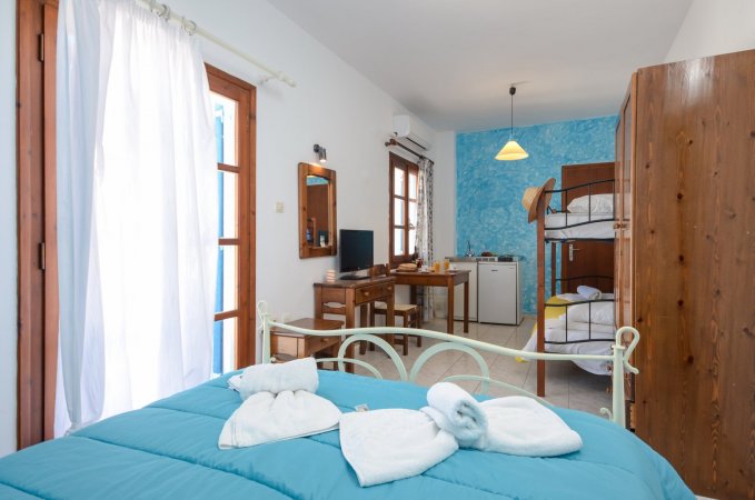 Depis Economy room /4 people Naxos city center — photo 3