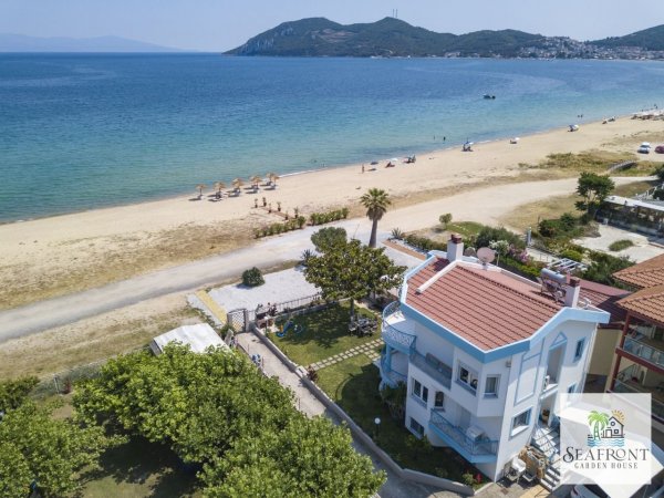 SeafrontGardenHouse