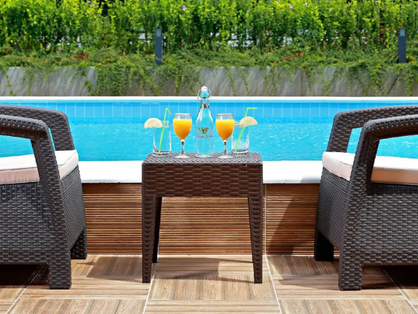 White Rock Castle Apartments - Pool & SPA — photo 4