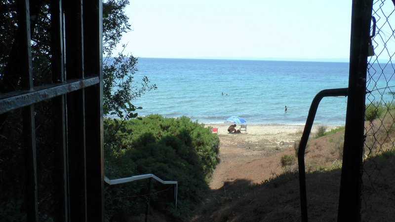 Sea front villa — photo 4
