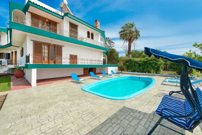 villa with private pool — photo 3