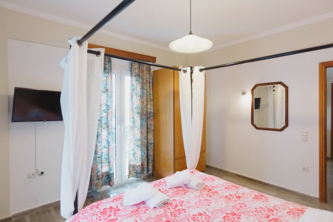 One bedroom apartment Mountain & partial Sea View — photo 2
