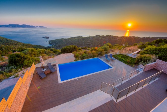 BRAND NEW VILLA: Entheos Private Villa sea views and infinity swimming pool