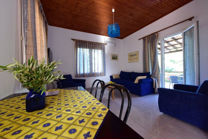 MOUZAKIS VILLAS (YELLOW VILLA) — photo 4