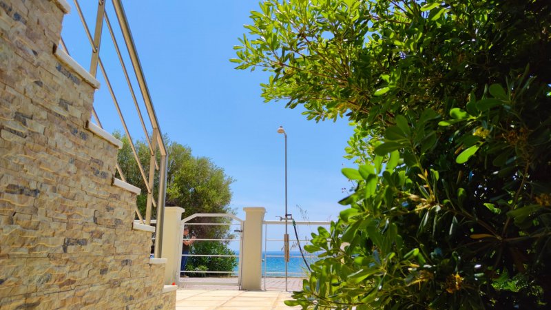 Porto Maria Beachfront Cottage — photo 5