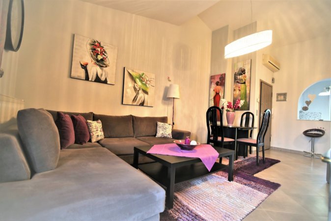Zoe's apartment — photo 3
