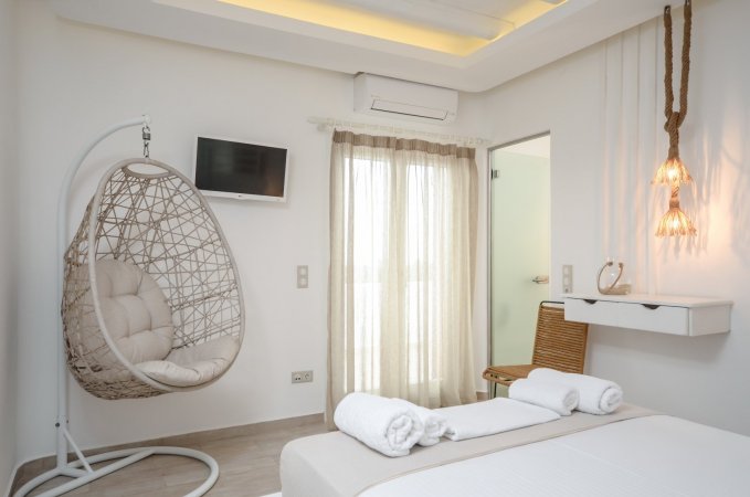 Yellow Villa with pool / 2 bedrooms Plaka Naxos — photo 2