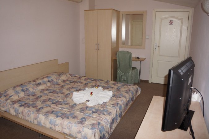 Budget room Hotel Amfora Varna — photo 2