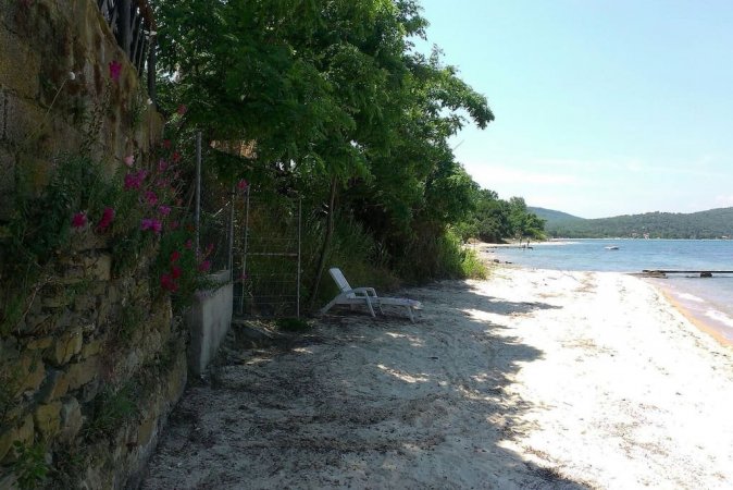 Beachfront house with amazing view of Diaporos Island, Greece — photo 4