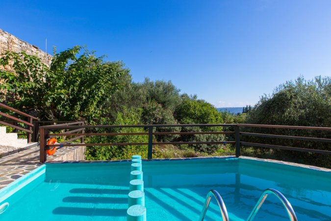 VILLA ZOI    WITH POOL IN QUIET VILLAGE SLEEPS 2 - 8 IN BEDS — photo 6