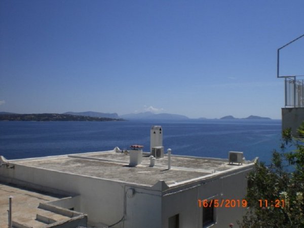 Holiday Maisonette with sea view in cosmopolitan island Spetses — photo 2