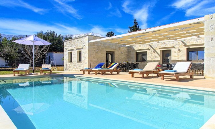 Orientem Villa Heated Pool — photo 4