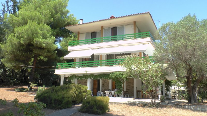 Sea front villa — photo 2