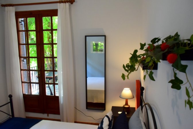 House inside garden — photo 4