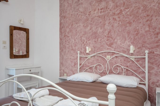 Depis economy double room Naxos town — photo 2