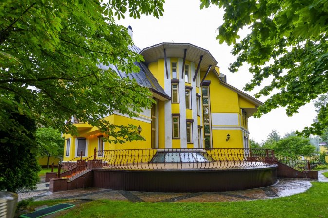House — photo 1