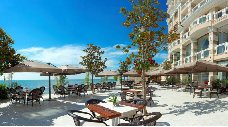 One bedroom apartment in "La Mer" complex