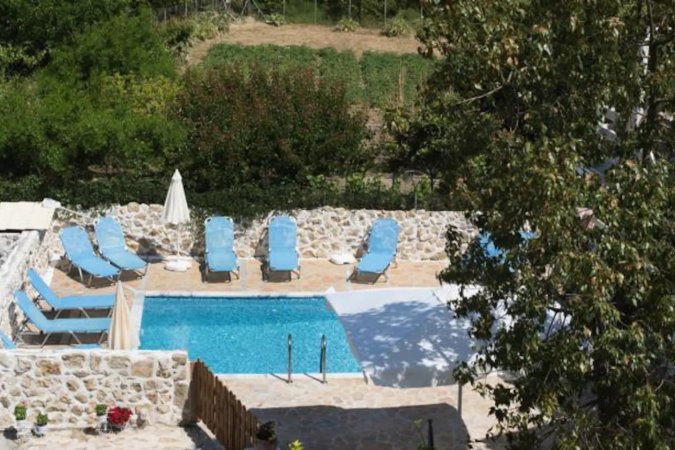 Luxury apartment for 4-7p. Pool access 100mts the beach.