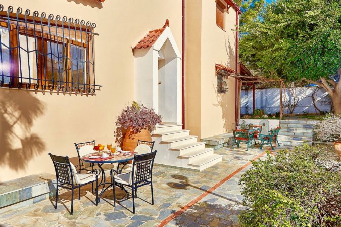 Villa Karteros with private swimming pool — photo 2