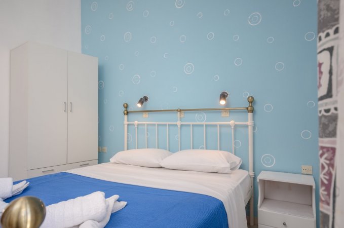Depis economy double room Naxos town — photo 2