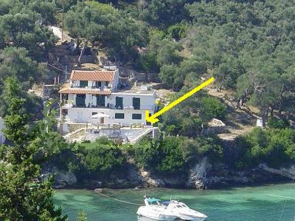 ΑΣΠΡΟ ΣΠΙΤΙ — photo 1