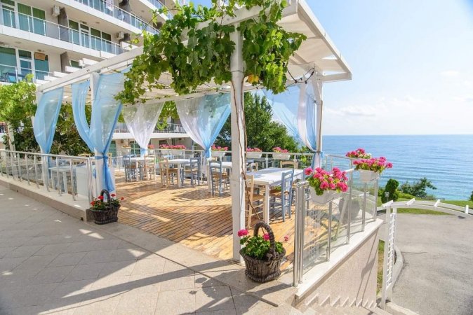 One-bedroom apartment in Silver Beach complex
