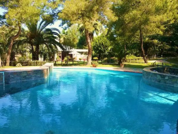 Sani Villa Citrine with shared pool (Sani Villa Citrine с общ басейн)