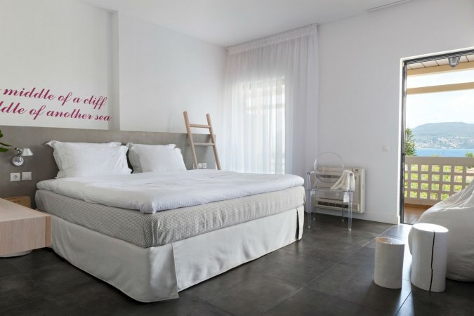 Deluxe room with sea view — photo 1