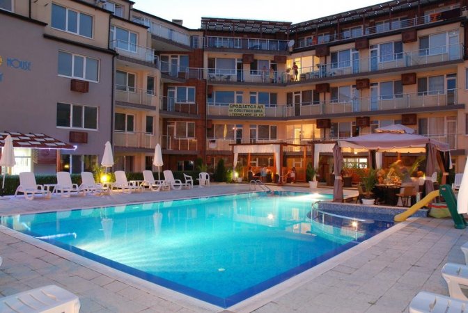 Трехкомнатная квартира в Sunny House Family