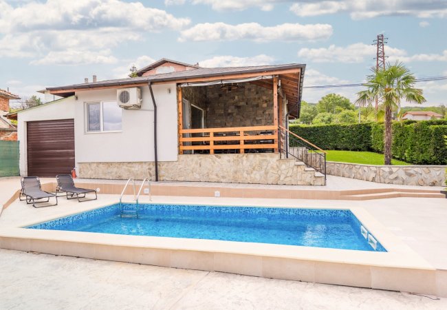 Villa Golden Shore with Private Pool in Kranevo — фото 1