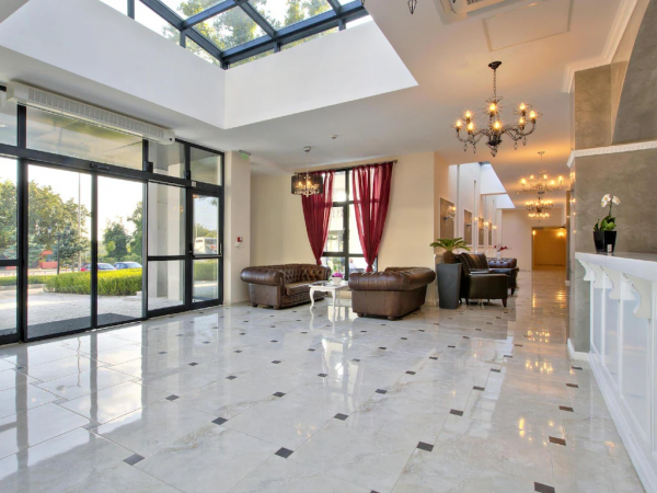 White Rock Castle Apartments - Pool & SPA — photo 6