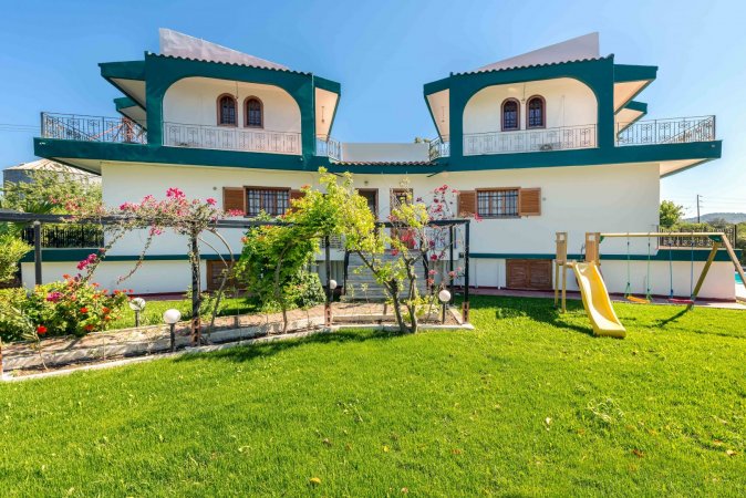 villa with private pool — photo 5