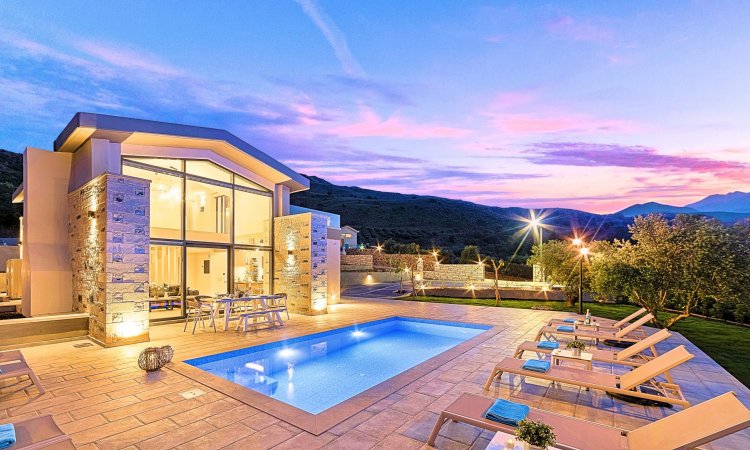 Moonlight Villa Heated Pool