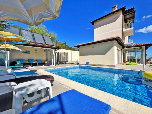 Villa Regina Bella – Luxury Sea View Villa with Po