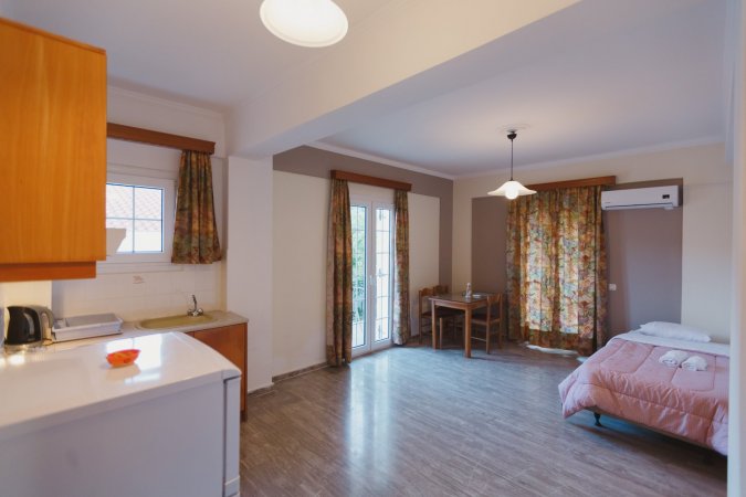 Superior Apartment with Garden and Mountain View — photo 2
