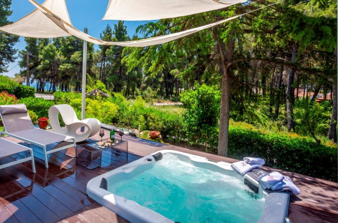 Lost Palms Sani Villa with jacuzzi and pool