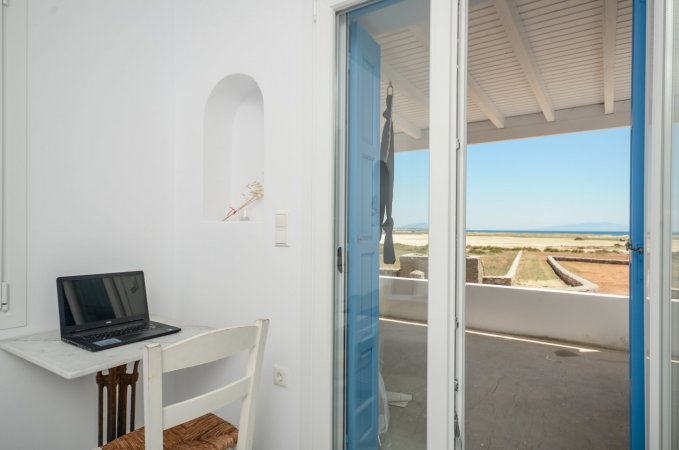 Beachfront deluxe villa with sea view M. Vigla Naxos — photo 3