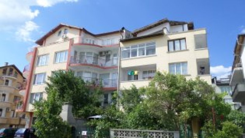 Дом Деми Стойков-три-комнатная квартира в аренду: Приморско-Болгария