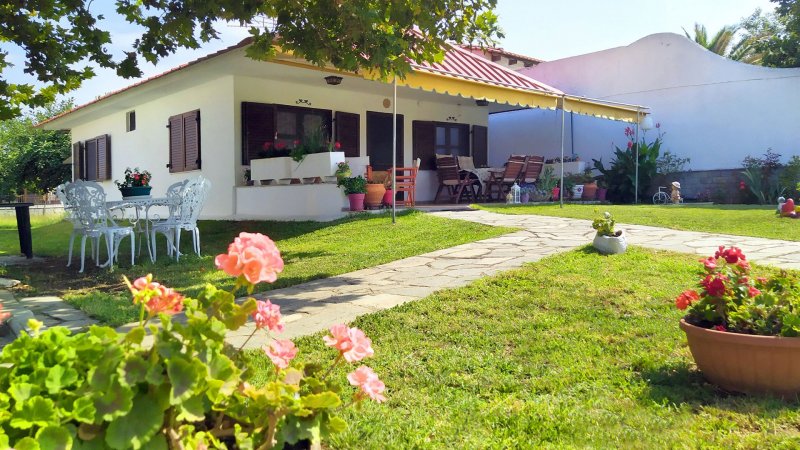 Efi's Beach House — photo 2