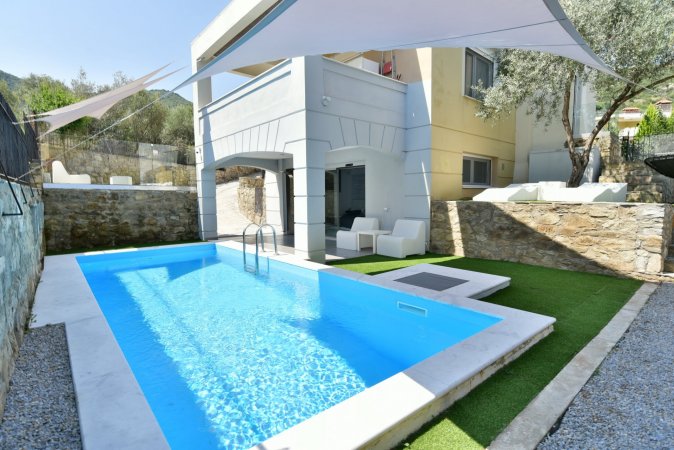 ALPHA DELTA pool suite — photo 1