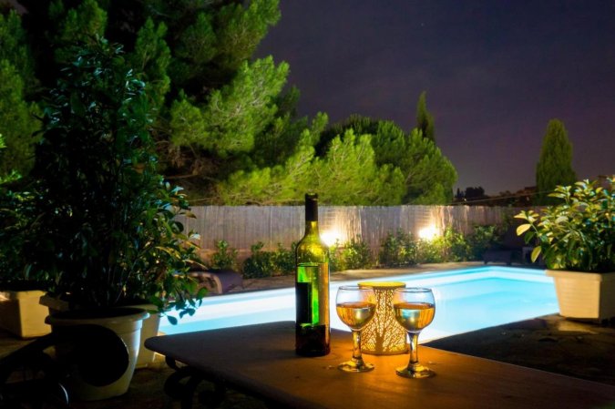 The Four Seasons House. City Villa with Pool. Trendy Location — фото 3