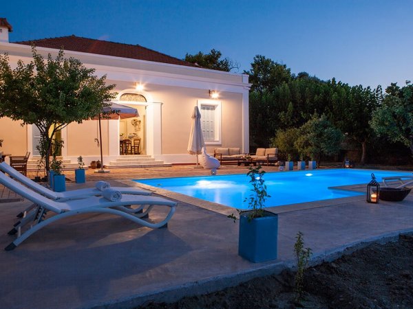 Villa Pyrgo-Stylish old House, with Swimming Pool — photo 1