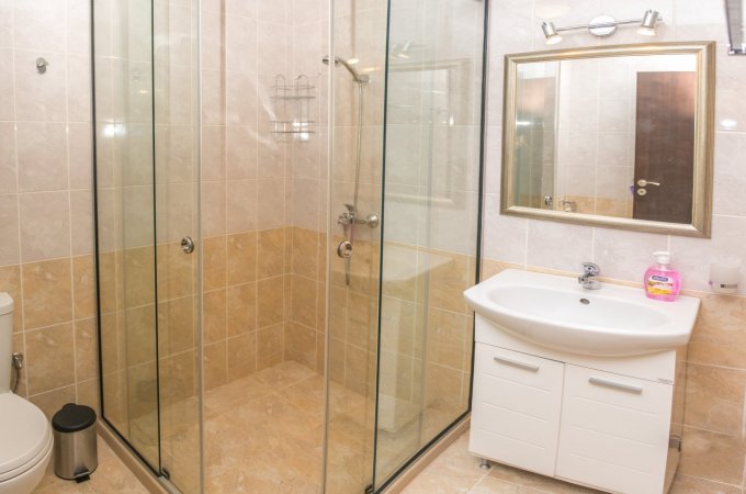 Luxury one-bedroom apartment for rent and parking in the center of Veliko Tarnovo — photo 6