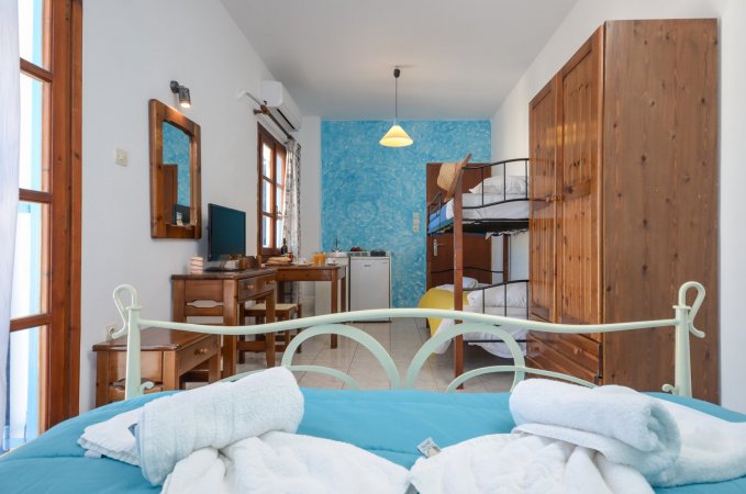 Depis Economy room /4 people Naxos city center — photo 1