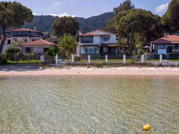 Docker Beachfront House, Vourvourou by Halkidiki Villas