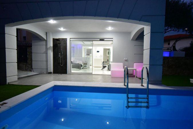 ALPHA DELTA pool suite — photo 3
