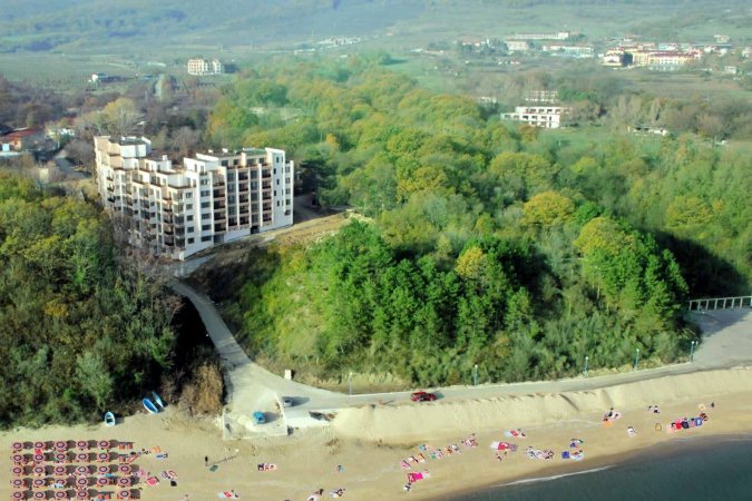 Апартамент с 2 спални и голяма тераса с гледка към морето — снимка 1