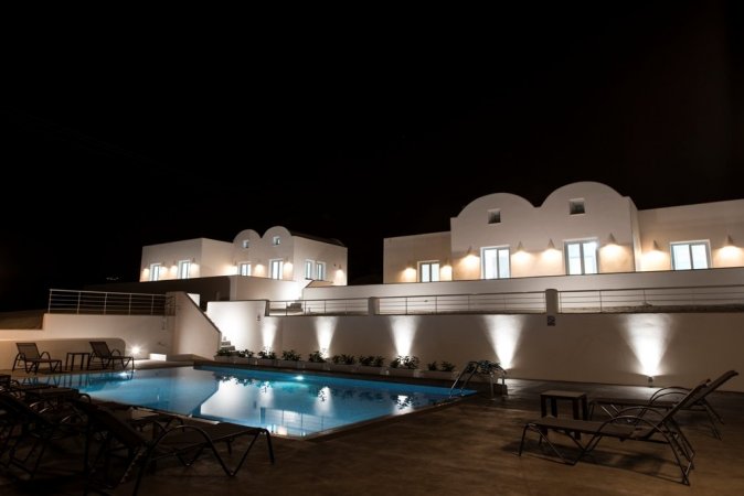 SANTORINI SEA FRONT PRIVATE VILLA WITH POOL ! — photo 2