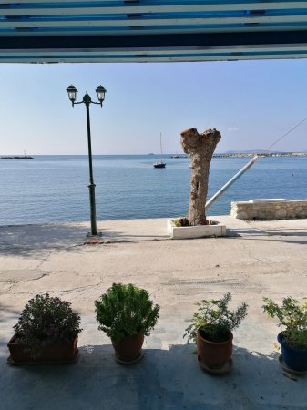 "EOTHINOS" SEA FRONT STUDIO — photo 4