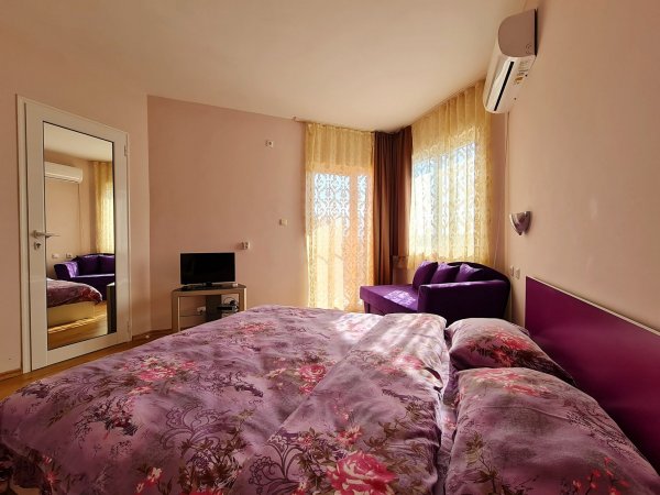 Double room with a view to Strandzha mountain in Rezvaya house — photo 1